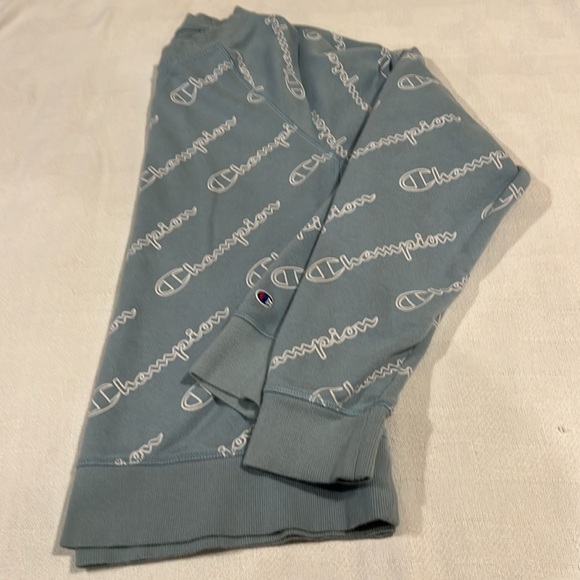 NWOT Champion sweatshirt, light blue, with white writing - Picture 6 of 6